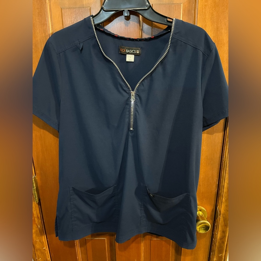 Koi Basics, Scrub Set, BNWOT, Navy. Size Large